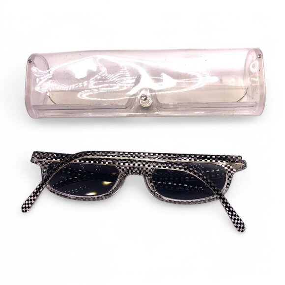 Sammann Black & White Rectangle Sunglasses With +2.0 Magnification & Clear Case - Picture 4 of 8